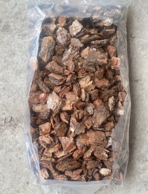 Premium priežu mizas mulča – rupjā frakcija 30–80mm (~60L)